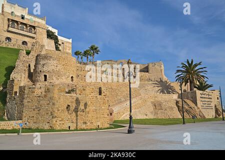 Muro di Tangeri e nessuna gente che cammina di fronte ad esso Foto Stock