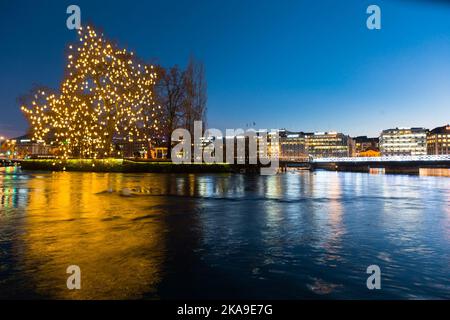 Vista del terrapieno serale di Ginevra sul lago leman Foto Stock