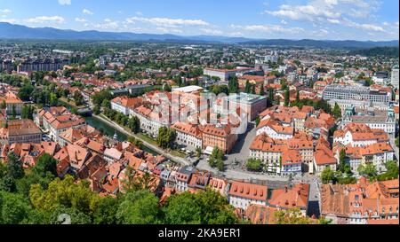 Vista sulla città vecchia dal castello di Lubiana, Lubiana, Slovenia Foto Stock
