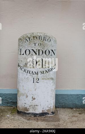 Un indicatore di pietra del miglio della strada, Aldbro a Londra Foto Stock