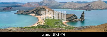 Uno dei posti migliori che potete visitare se viaggiate alle isole Galapagos, è l'isola di Bartolomé. Il pinnacolo è il suo punto di riferimento e lo snorkeling in th Foto Stock