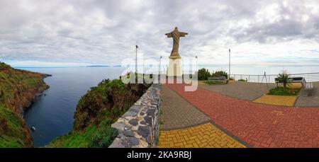 La statua del Cristo Re, un monumento cattolico sull'isola di Madeira, Portogallo Foto Stock