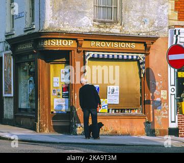 Clifton Village, Bristol, Inghilterra il 16th luglio 1982: Il villaggio di Clifton è uno dei sobborghi più belli di Bristol. Vecchio negozio di alimentari su Portland St. Foto Stock