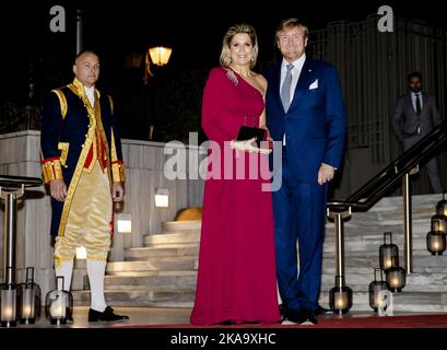 Atene, Grecia, 2022:52:37-11-01 19:00 Atene - Regina Maxima e Re Willem-Alexander prima di una performance del Nederlands Danstheater a Megaron Mousikis per concludere il secondo giorno della visita di stato. La coppia reale è in una visita di stato di tre giorni in Grecia. ANP SEM VAN DER WAL olanda fuori - belgio fuori Foto Stock