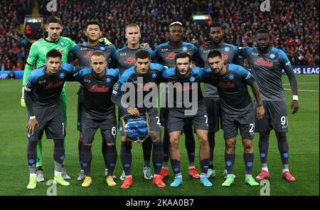 Liverpool, Inghilterra, 1st novembre 2022. La squadra di Napoli si è allineata durante la partita della UEFA Champions League ad Anfield, Liverpool. L'immagine di credito dovrebbe essere: Darren Staples / Sportimage Foto Stock