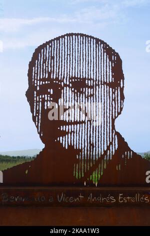 Primo piano del monumento in onore del poeta e giornalista Vicente Andrés Estellés a Benimodo, Valencia (Spagna) Foto Stock