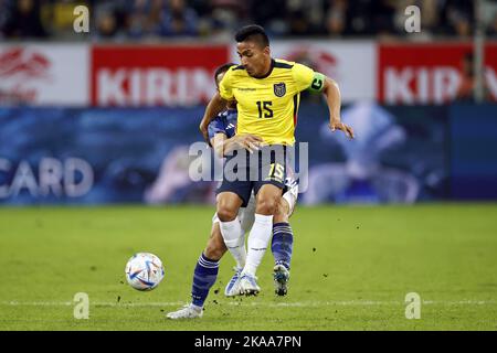 DUSSELDORF - (lr) Yuto Nagatomo del Giappone, Angel Mena dell'Ecuador durante il Japan-Ecuador International friendly Match all'Arena di Dusseldorf il 27 settembre 2022 a Dusseldorf, Germania. ANP | Dutch Height | Maurice van Steen Foto Stock