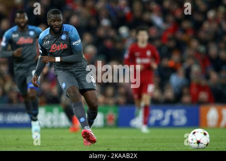 Liverpool, Regno Unito. 01st Nov 2022. Tanguy NDombele di Napoli in azione. UEFA Champions League, gruppo A match, Liverpool / Napoli all'Anfield Stadium di Liverpool martedì 1st novembre 2022. Questa immagine può essere utilizzata solo per scopi editoriali. Solo per uso editoriale, licenza richiesta per uso commerciale. Nessun utilizzo nelle scommesse, nei giochi o nelle pubblicazioni di un singolo club/campionato/giocatore. pic di Chris Stading/Andrew Orchard SPORTS photography/Alamy Live news Credit: Andrew Orchard SPORTS photography/Alamy Live News Foto Stock