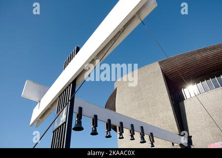 La chiesa dell'Arca del Signore (Arka Pana), nostra Signora Regina della Polonia, costruita 1967-1977, Nowa Huta, Kraków, Polonia, Ottobre 2022 Foto Stock