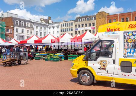 Bancarelle di frutta e verdura, Northampton Market, The Market Square, Northampton, Northamptonshire, Inghilterra, Regno Unito Foto Stock