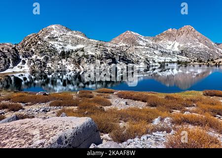 Splendido panorama della Sierra a Evolution Basin, Kings Canyon National Park, Pacific Crest Trail, USA Foto Stock