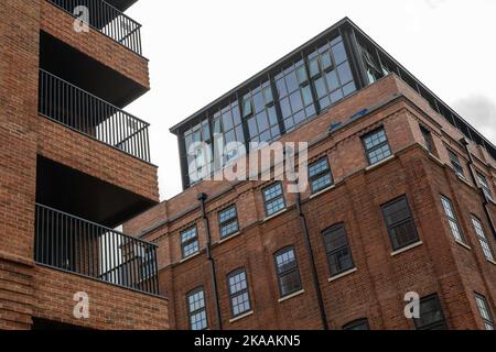 Slough, Regno Unito. 28th ottobre 2022. Lo sviluppo del quartiere di Horlicks presso l'ex fabbrica di Horlicks è stato effettuato da Berkeley Homes per creare Foto Stock