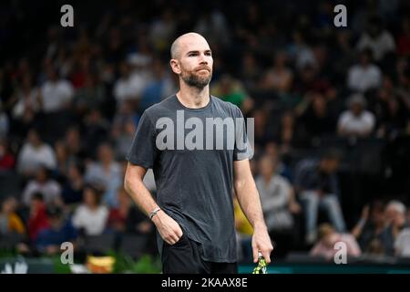 Parigi, Francia. 1 novembre 2022, Adrian Mannarino di Francia durante il Rolex Paris Masters, ATP Masters 1000 torneo di tennis, il 1 novembre 2022 presso l'Accor Arena di Parigi, Francia. Foto di Victor Joly/ABACAPRESS.COM Foto Stock