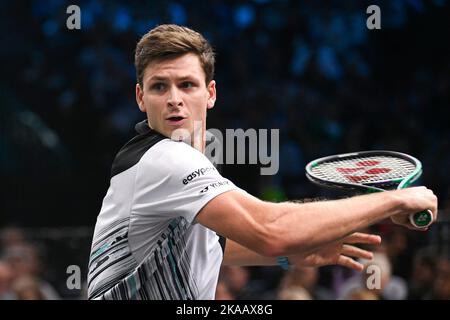 Parigi, Francia. 1 novembre 2022, Hubert Hurkacz di Polonia durante il Rolex Paris Masters, torneo ATP Masters 1000 di tennis, il 1 novembre 2022 presso l'Accor Arena di Parigi, Francia. Foto di Victor Joly/ABACAPRESS.COM Foto Stock