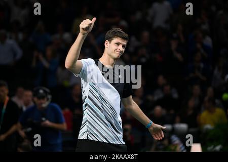 Parigi, Francia. 1 novembre 2022, Hubert Hurkacz di Polonia durante il Rolex Paris Masters, torneo ATP Masters 1000 di tennis, il 1 novembre 2022 presso l'Accor Arena di Parigi, Francia. Foto di Victor Joly/ABACAPRESS.COM Foto Stock