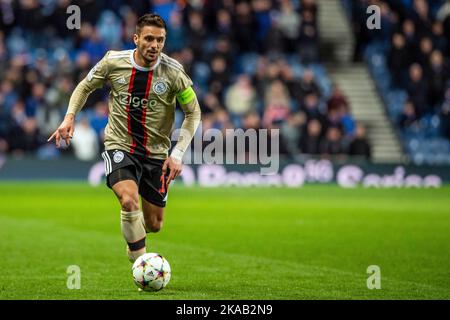 Glasgow, Regno Unito. 02nd Nov 2022. Ibrox Dusan Tadic di Ajax durante la partita di calcio tra i Rangers di Glasgow e Ajax di Amsterdam allo stadio Ibrox di Glasgow, Scozia. Partita valida per UEFA Champions League (Richard Callis/SPP) credito: SPP Sport Press Photo. /Alamy Live News Foto Stock