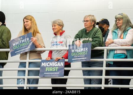 Detroit, Stati Uniti. 29th Ott 2022. I tifosi partecipano al Rally Get out the Vote di Detroit. I Michigan Democrats tengono un Rally di voto per il governatore Gretchen Whitmer con il presidente Barack Obama in vista delle elezioni di medio termine del 2022. (Foto di Dominick Sokotoff/SOPA Images/Sipa USA) Credit: Sipa USA/Alamy Live News Foto Stock