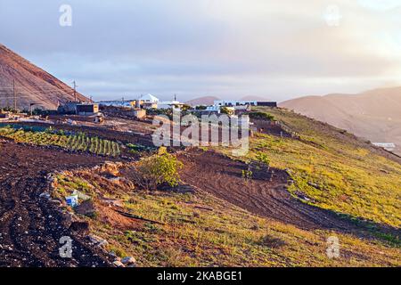 alba in Femes con vista sui vulcani spenti Foto Stock