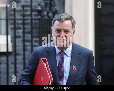 Londra, Regno Unito. 1st novembre 2022. Il Segretario di Stato per il lavoro e le pensioni Mel Stride lascia Downing Street n. 10 dopo la riunione settimanale del Gabinetto. Foto Stock