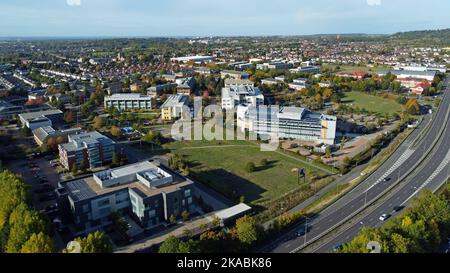 Foto del drone di Cowley, East Oxford, che mostra l'Oxford Business Park, Oxfam HQ e Eastern bypass Ring Road, Oxford, Regno Unito Ottobre 2022 Foto Stock