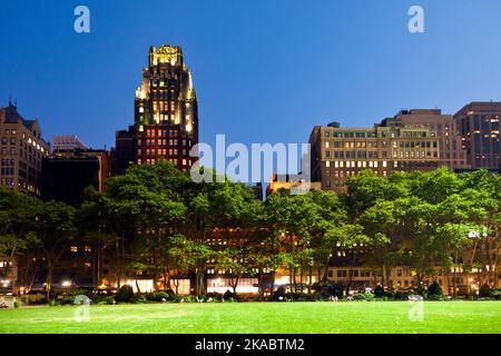 Bryant Park a New York di notte Foto Stock