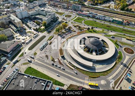 Una stazione di autobus a forma di piattino volante a Kielce Foto Stock