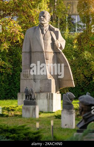 Statua di Lenin al Museo di Arte Socialista a Sofia, Bulgaria Foto Stock