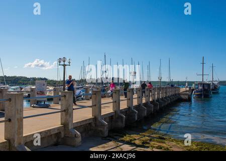 Portoroz, Slovenia - Settembre 19th 2022. Barche nel porto della piccola località balneare e della città termale di Portoroz, sulla costa della Slovenia Foto Stock