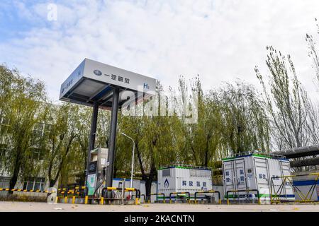 Changchun, provincia cinese di Jilin. 31st Ott 2022. Una stazione di rifornimento di idrogeno del costruttore cinese di camion FAW Jiefang è visto a Changchun, provincia di Jilin della Cina nord-orientale, 31 ottobre 2022. Credit: Notizie dal vivo su Xu Chang/Xinhua/Alamy Foto Stock