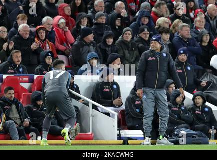 1st novembre 2022, Anfield Stadium, Liverpool, Inghilterra: Champions League football, Liverpool vs Napoli; il manager SSC Napoli Luciano Spalletti segue l'azione dal touchline Foto Stock