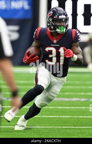 Houston Texans running back Dameon Pierce (31) corre intorno alla fine del primo trimestre della NFL Football Game tra i Tennessee Titans e il Foto Stock