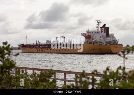 Petroliera/petroliera chimica con partenza dal porto di Durban. Foto Stock