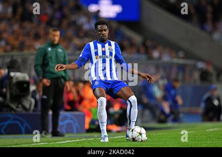 1st novembre 2022: Estadio Dragao, Porto, Portogallo: Zaidu Sanusi di Porto, durante la partita dei Champions Leage, FC Porto contro Atletico Madrid: UEFA Champions League 2022 Foto Stock