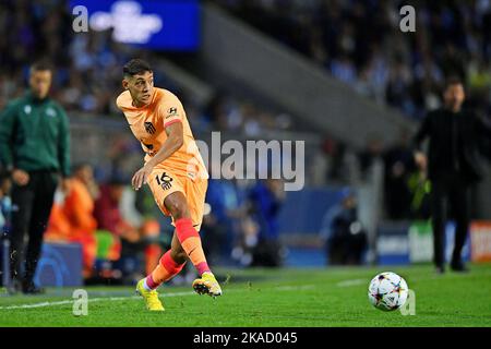 1st novembre 2022: Estadio Dragao, Porto, Portogallo: Nahuel Molina dell'Atlético de Madrid entra nel box durante la Champions Leage Match, FC Porto contro Atletico Madrid: UEFA Champions League 2022 Foto Stock