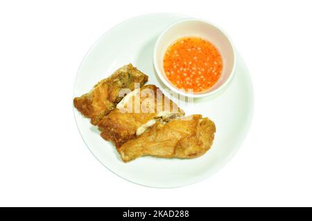 croccante tritare il pollo fritto sul piatto immergendo salsa di peperoncino dolce Foto Stock
