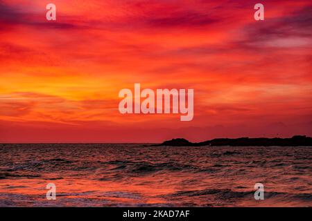 Ocean Sunrise colorato nel Regno Unito Foto Stock