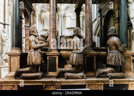 LONDRA - 16 APRILE 2022: Vista interna dell'Abbazia di Westminster, simbolo iconico di Londra, Inghilterra, Regno Unito. E' uno degli edifici religiosi piu' notevoli del Regno Unito Foto Stock