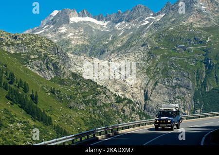 Headwaters area del Rodano nella morena rocciosa senza ghiaccio ex terra del ghiacciaio del Rodano, Gletsch, Goms, Vallese, Svizzera Foto Stock