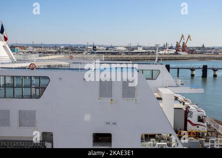 Immagine ©concesso in licenza a Parsons Media. 07/08/2022. Londra, Regno Unito. Un traghetto DFDS nel porto di Calais immagine di Andrew Parsons / Parsons Media Foto Stock