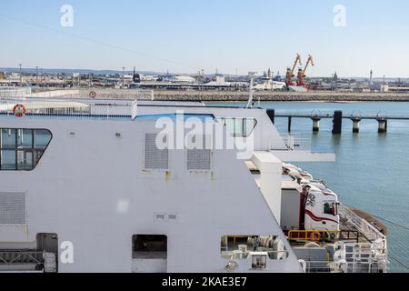 Immagine ©concesso in licenza a Parsons Media. 07/08/2022. Londra, Regno Unito. Un traghetto DFDS nel porto di Calais immagine di Andrew Parsons / Parsons Media Foto Stock