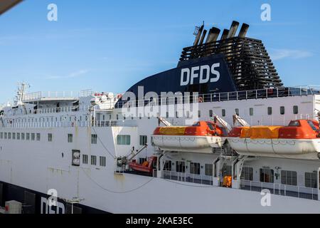 Immagine ©concesso in licenza a Parsons Media. 07/08/2022. Londra, Regno Unito. Un traghetto DFDS nel porto di Calais immagine di Andrew Parsons / Parsons Media Foto Stock