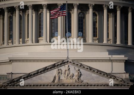 Washington, Stati Uniti. 02nd Nov 2022. Una vista dettagliata del Campidoglio degli Stati Uniti, a Washington, DC, mercoledì 2 novembre, 2022. (Graeme Sloan/Sipa USA) Credit: Sipa USA/Alamy Live News Foto Stock