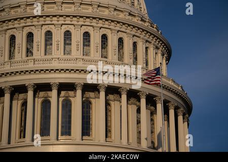 Washington, Stati Uniti. 02nd Nov 2022. Una vista generale del Campidoglio degli Stati Uniti, a Washington, DC, mercoledì 2 novembre, 2022. (Graeme Sloan/Sipa USA) Credit: Sipa USA/Alamy Live News Foto Stock