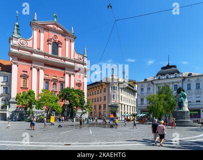 La Chiesa Francescana dell'Annunciazione in Piazza Preseren (Presernov Trg), città vecchia, Lubiana, Slovenia Foto Stock