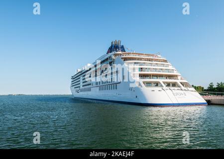 GIUDECCA, VENEZIA, ITALIA - SETTEMBRE 2 2022: Nave da crociera Hapag Lloyd MS Europa 2 ormeggiata nel porto di Giudecca, Isola di Venezia in Italia. Foto Stock