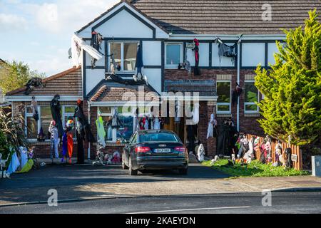 Zucche di Halloween e decorazioni al di fuori di un house.Limerick, Irlanda, 31, ottobre, 2022 Foto Stock