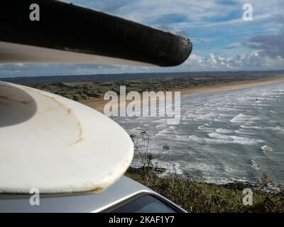 Una vista attraverso tavole da surf alla spiaggia di Saunton Sands in Devon Inghilterra Foto Stock