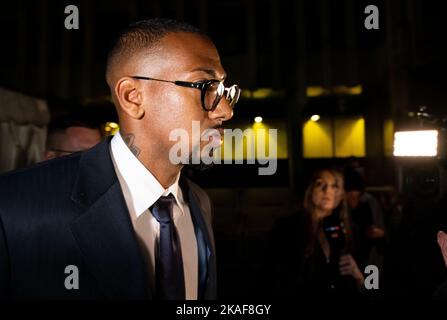 Monaco, Germania. 02nd Nov 2022. Giocatore professionista di calcio ed ex giocatore della nazionale Jérôme Boateng lascia la Corte Regionale di Monaco i dopo il verdetto nel processo di appello. Credit: Sven Hoppe/dpa/Alamy Live News Foto Stock