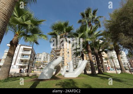 La scultura a mano aperta, Fuengirola, Málaga, Spagna. Foto Stock