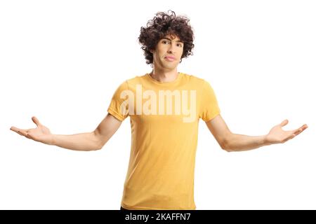 Giovane uomo incerto che tiene gesture con le mani isolate su sfondo bianco Foto Stock